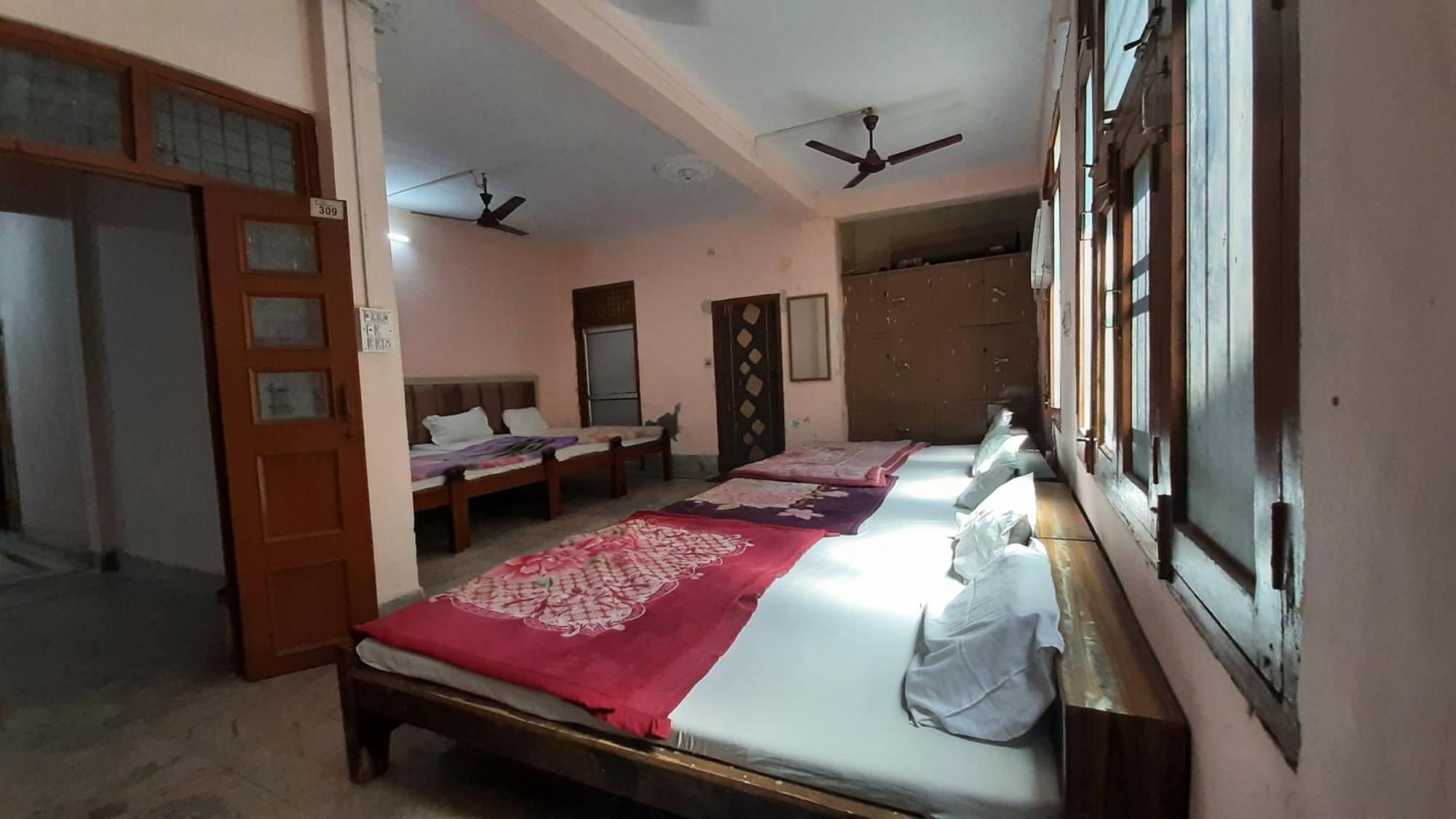 Subhadra Guest House Mathura Bilik gambar