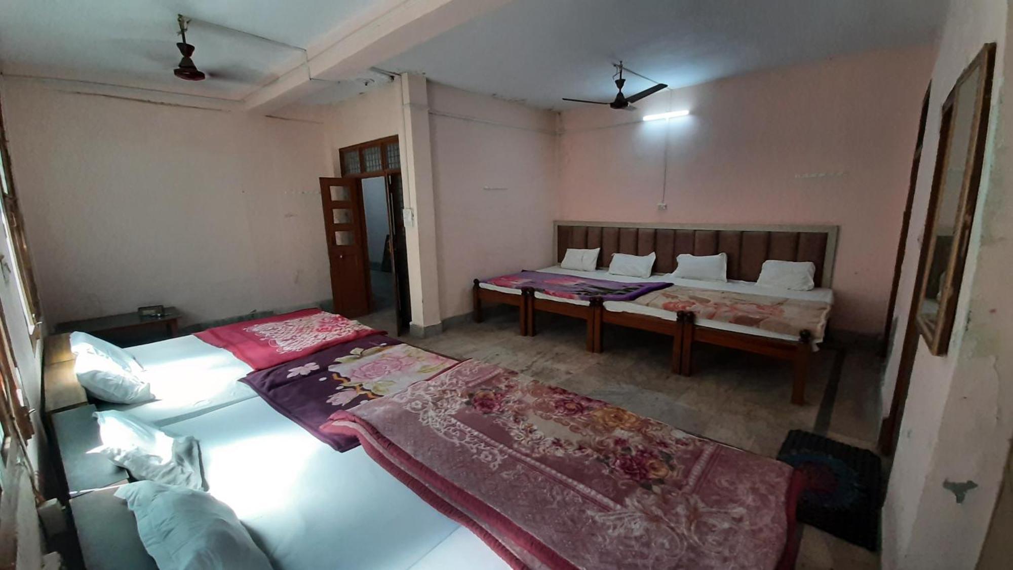 Subhadra Guest House Mathura Bilik gambar