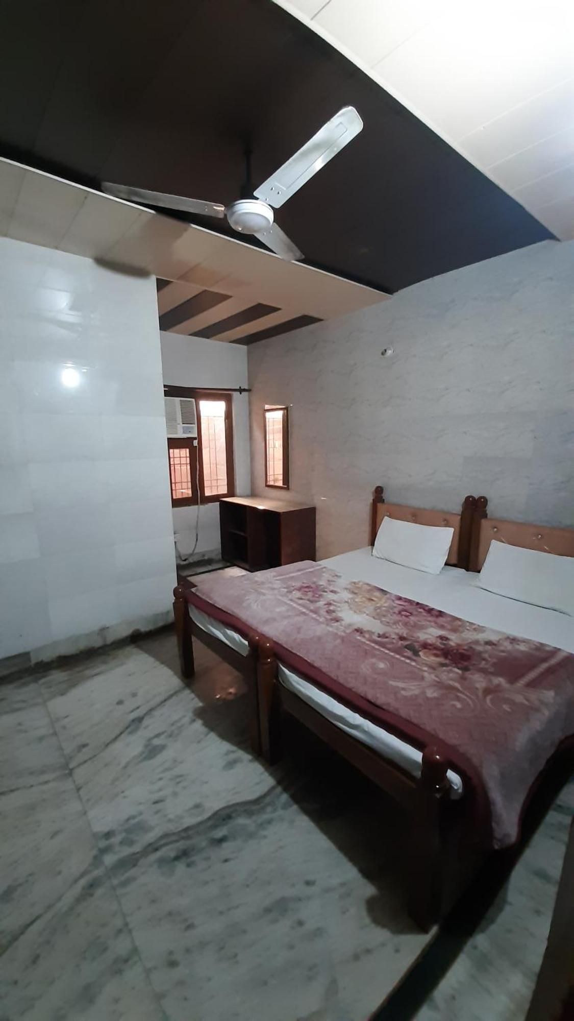 Subhadra Guest House Mathura Bilik gambar