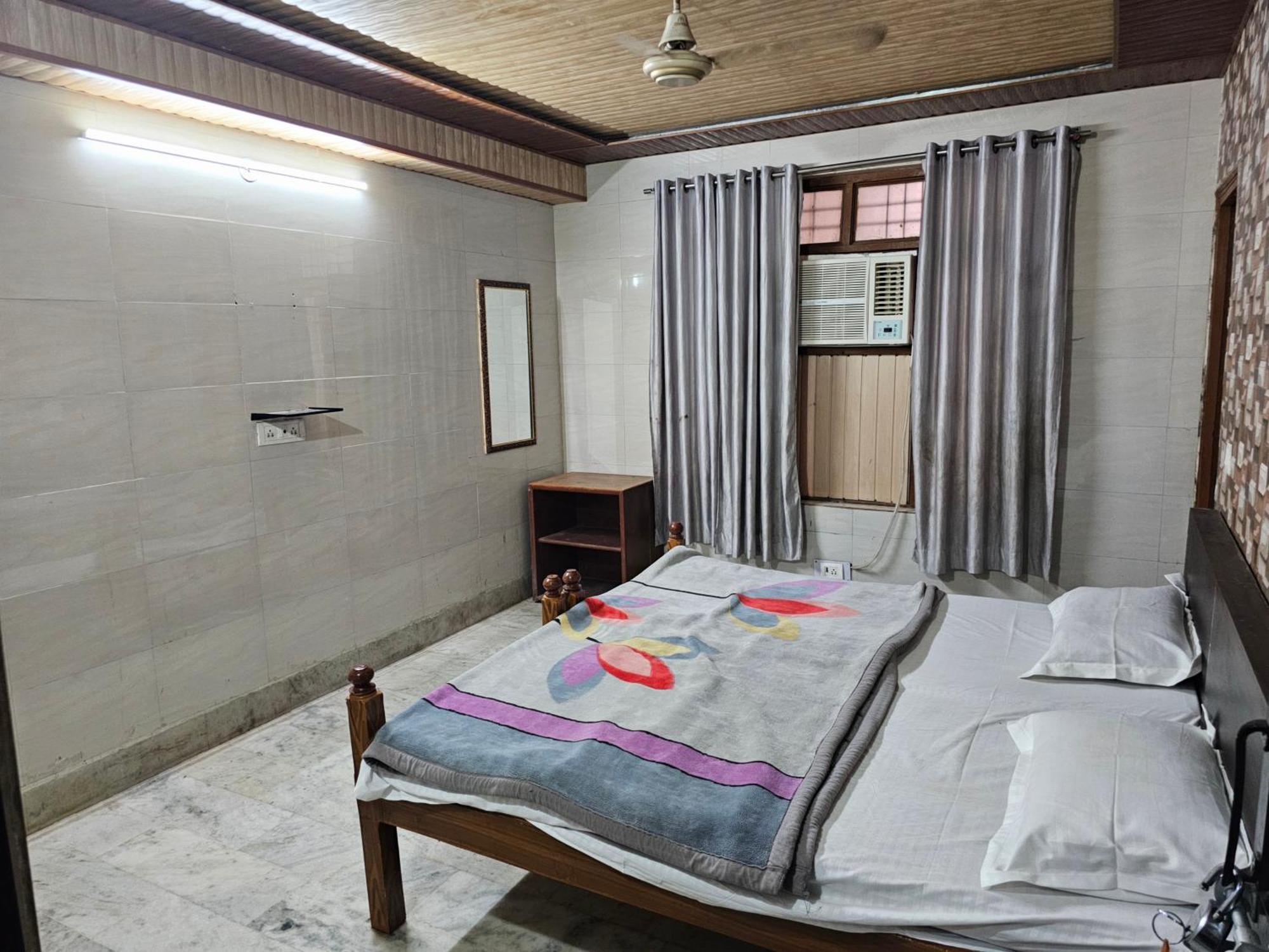 Subhadra Guest House Mathura Bilik gambar
