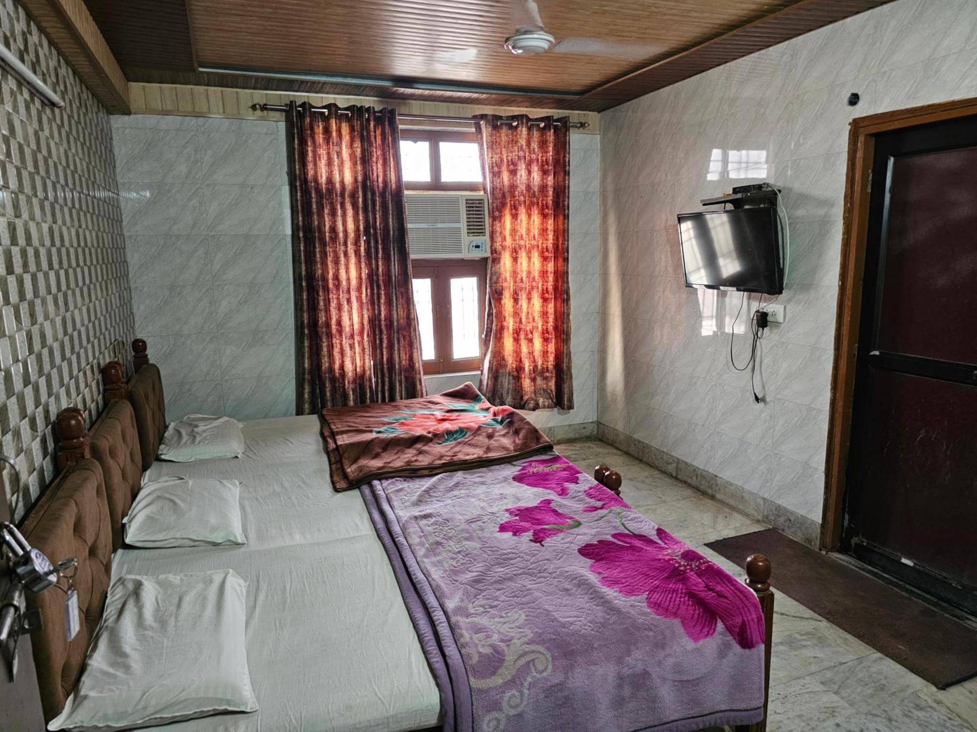 Subhadra Guest House Mathura Bilik gambar