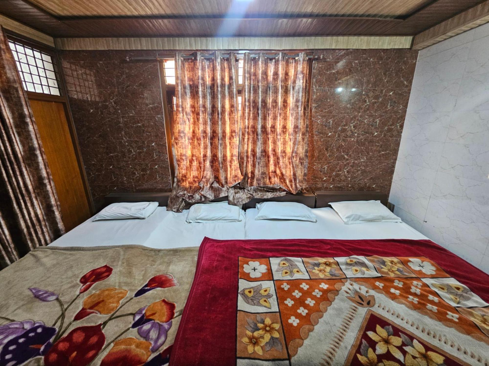 Subhadra Guest House Mathura Bilik gambar