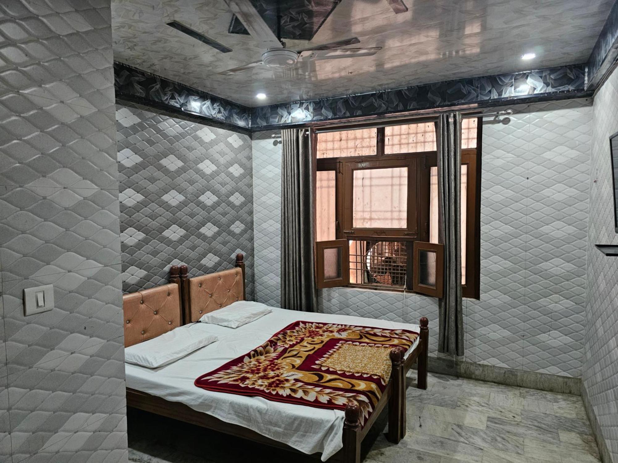 Subhadra Guest House Mathura Bilik gambar