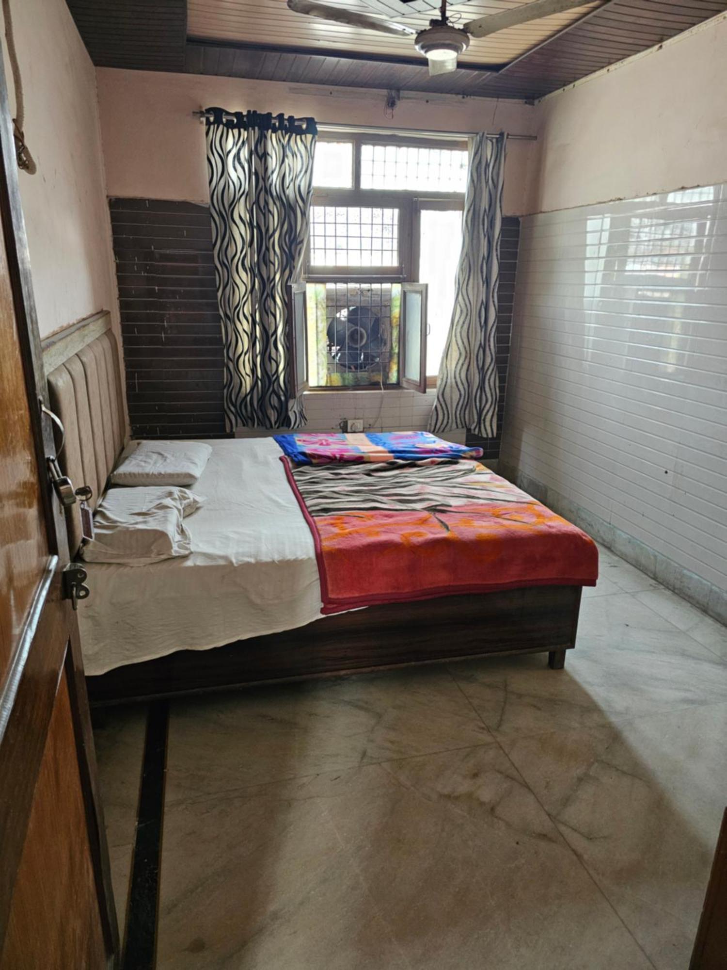 Subhadra Guest House Mathura Bilik gambar
