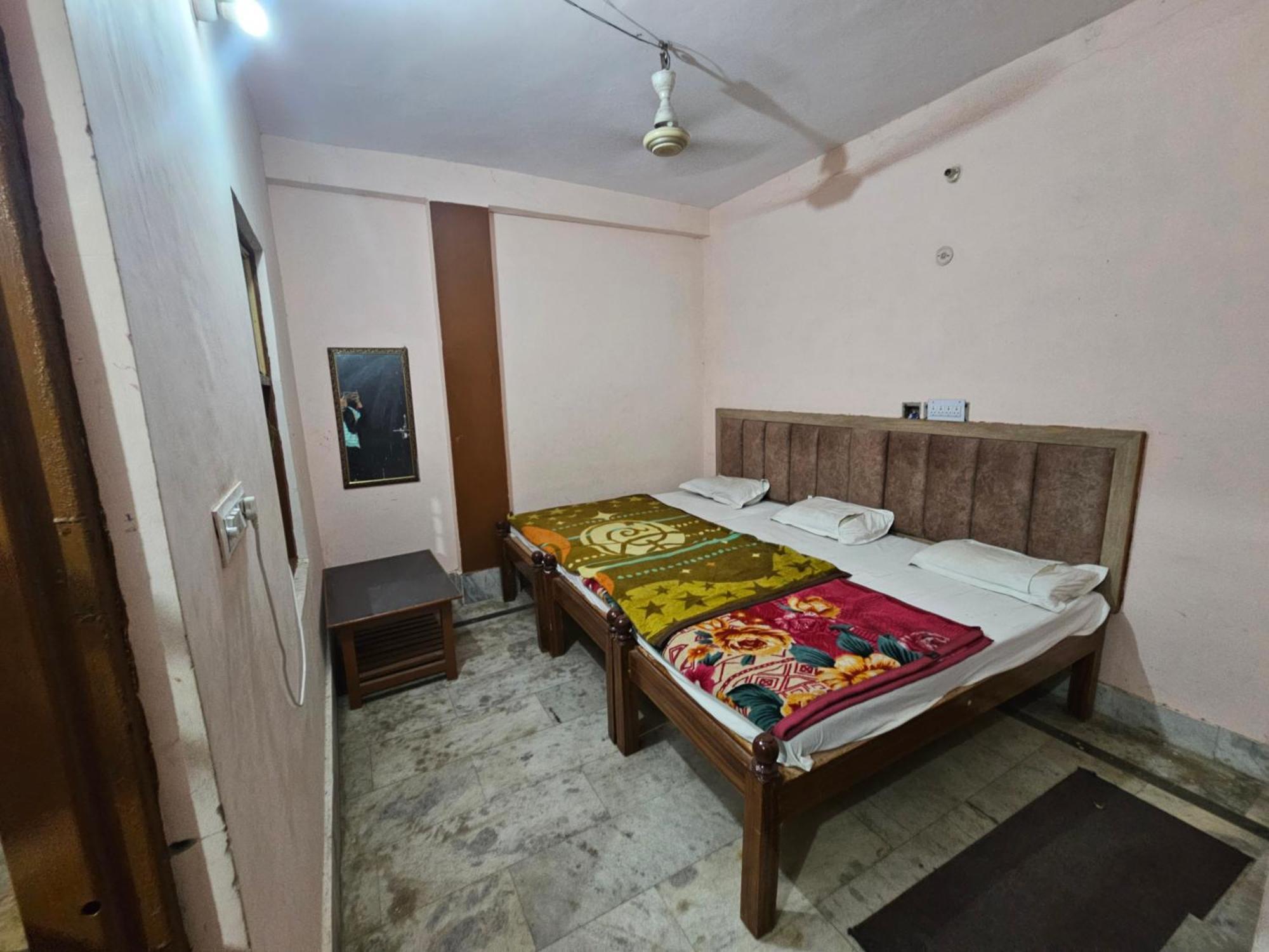 Subhadra Guest House Mathura Bilik gambar